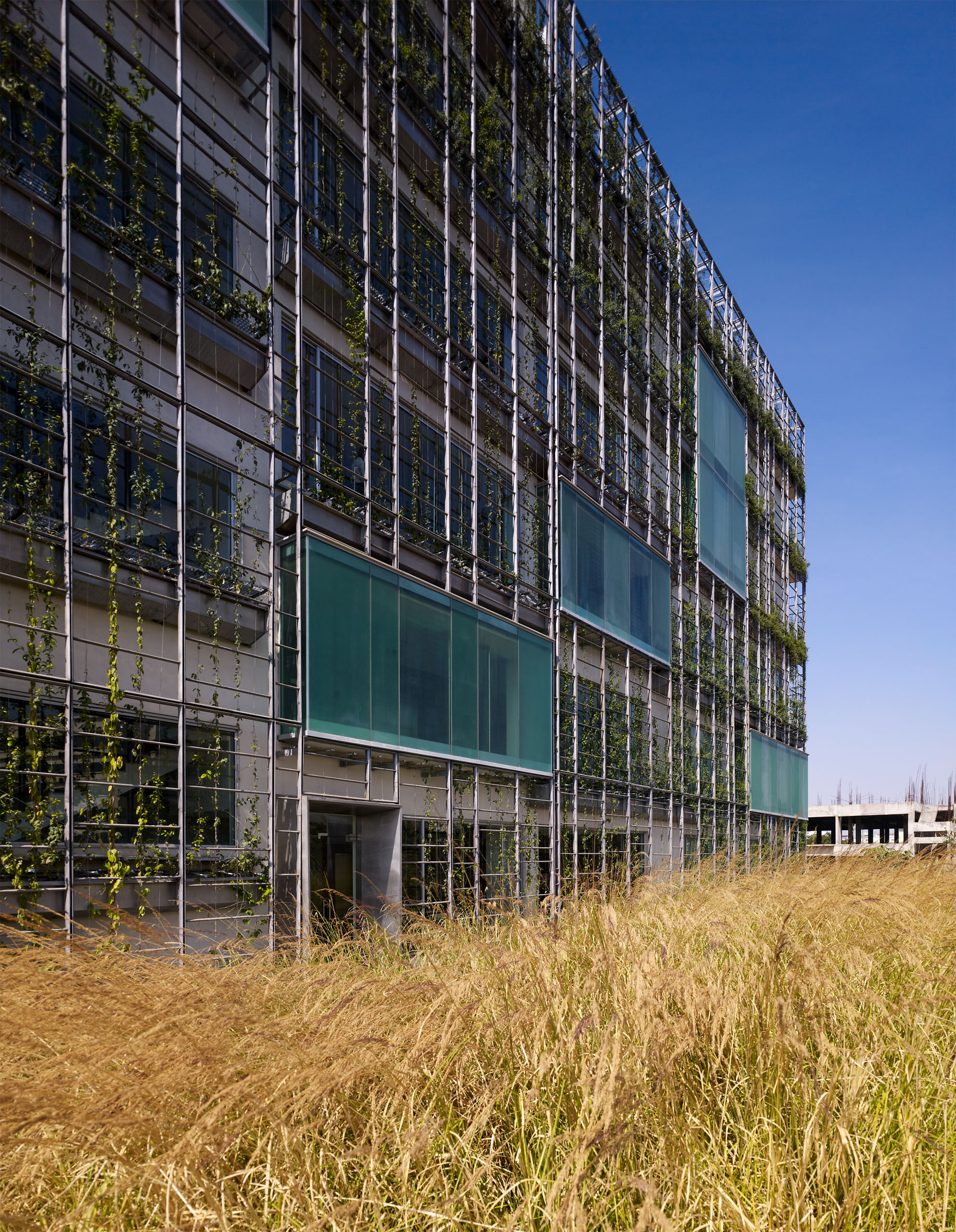 E12375 032402p j2560